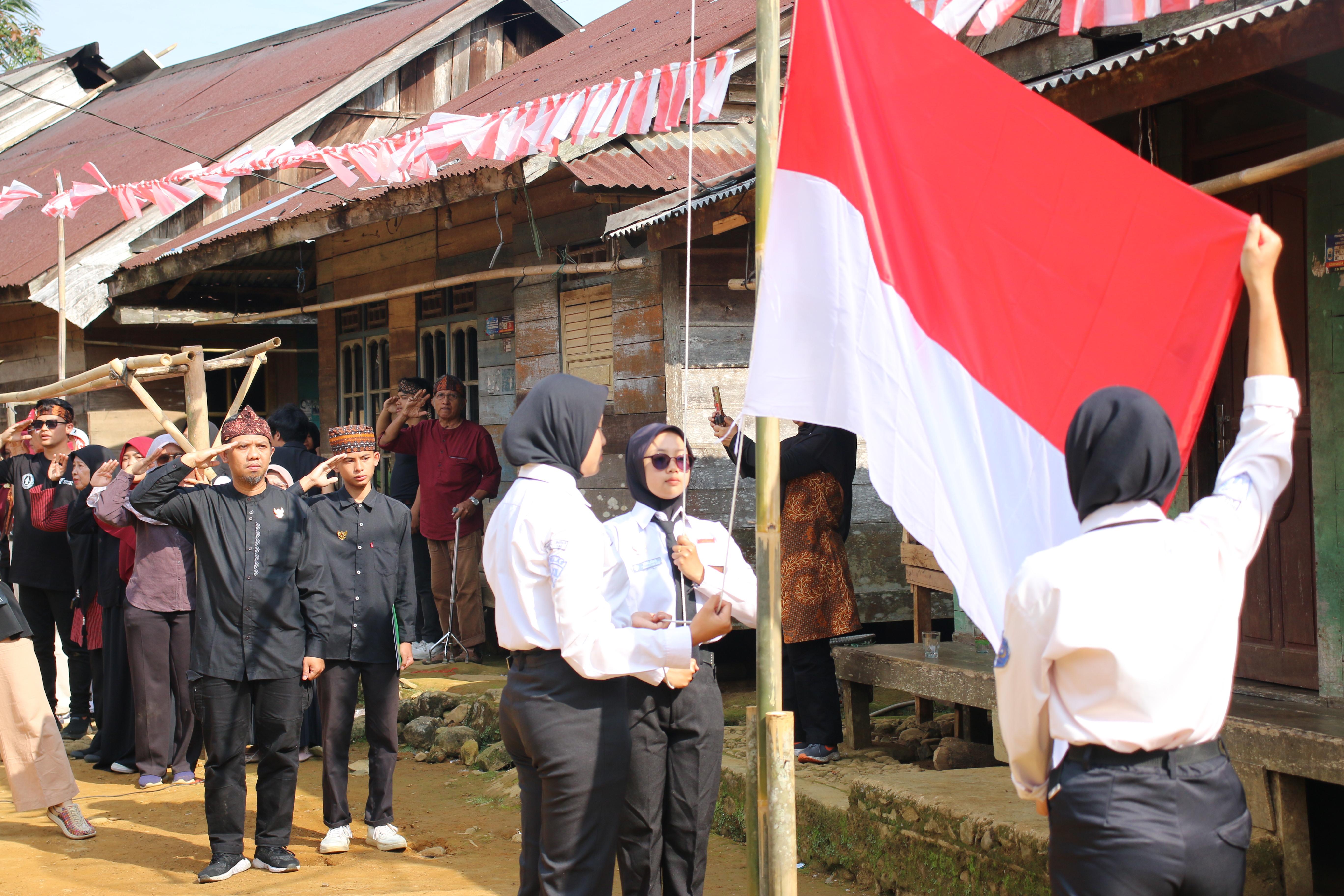 Ratusan Masyarakat Adat Kasepuhan Cibedug dan LPM Dompet Dhuafa Memperingati Hari Kemerdekaan Republik Indonesia