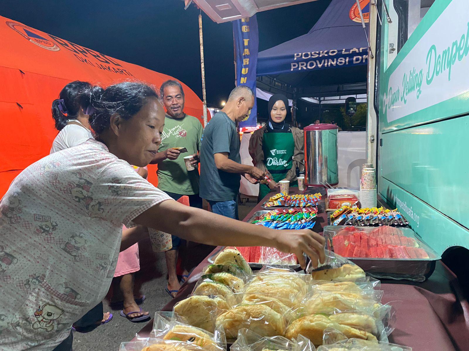 Darling Dompet Dhuafa Beri Kehangatan di Tengah Duka Penyintas Kebakaran Kemayoran