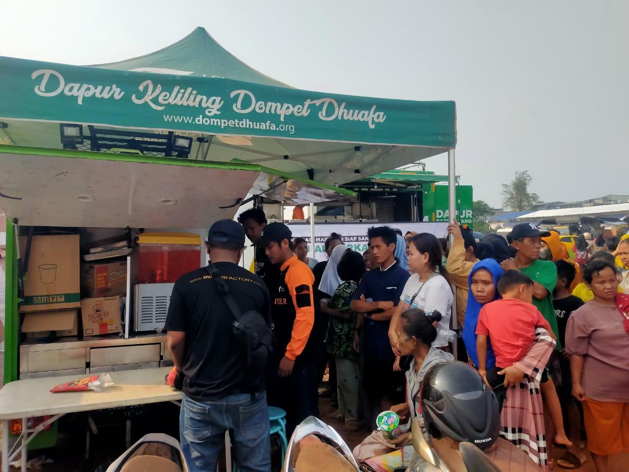 Kebakaran di Kapuk Muara, LPM Dompet Dhuafa Turunkan Tim Darling Bagikan Bantuan Makanan