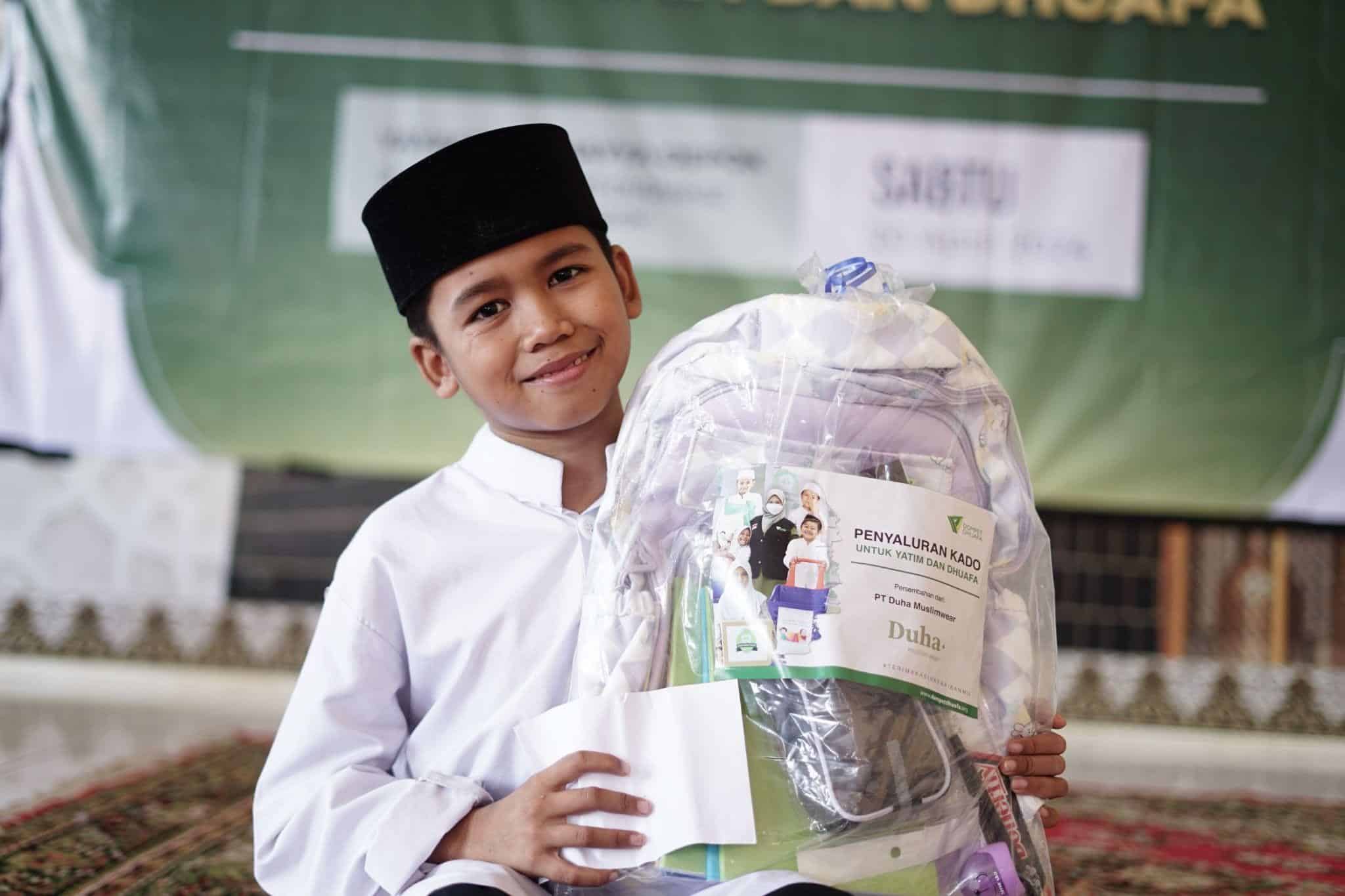 Sukacita Lebaran, Duha Muslimwear Bersama Dompet Dhuafa Berbagi Kebahagiaan Lewat Kado untuk Yatim dan Dhuafa