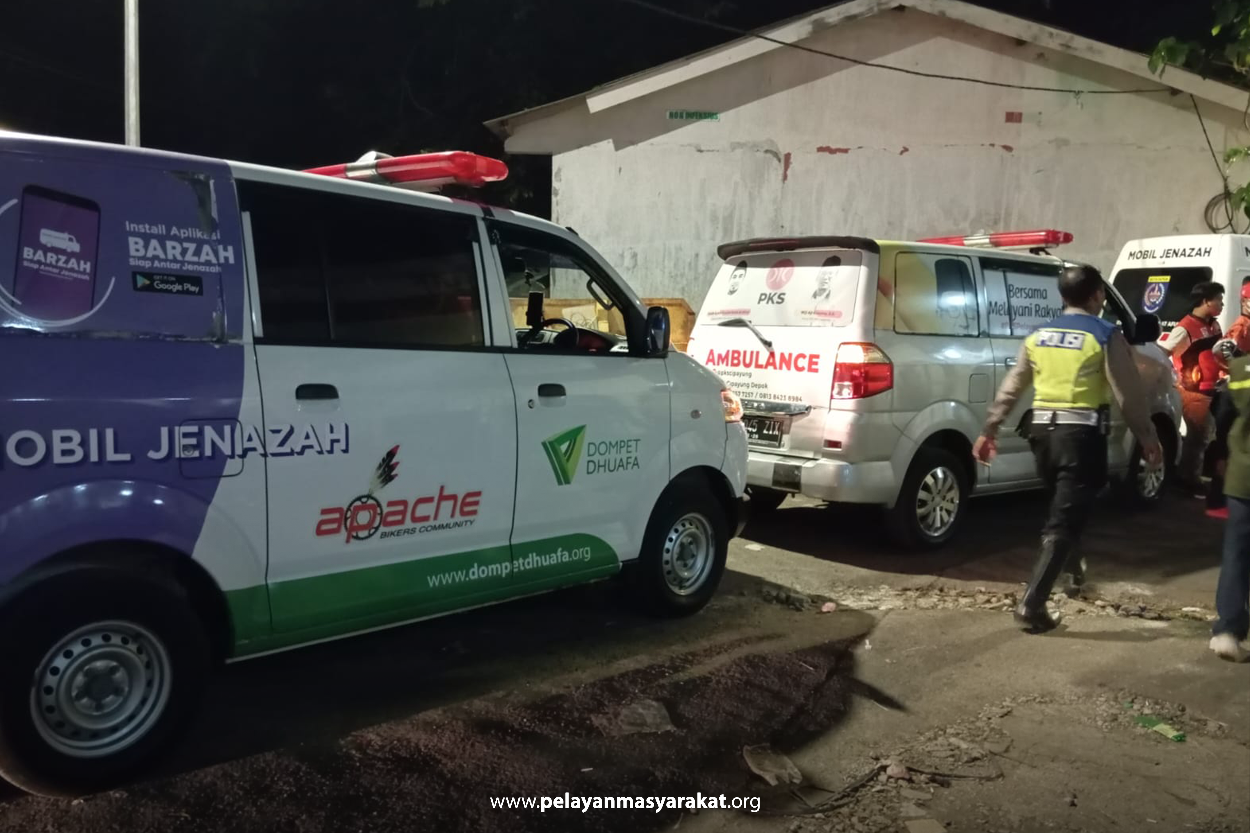 Kecelakaan Maut di Tanjakan Ciater Subang, Ambulans Barzah Siaga Bantu 11 Korban Jiwa